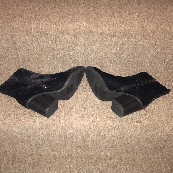 🖤NWT Franco Sarto Black Velvet Booties - Picture 7 of 8
